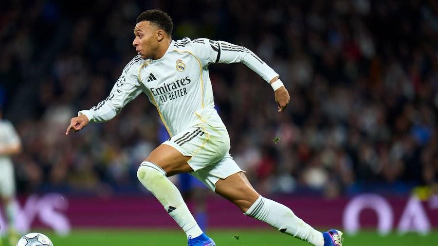 记者:西甲冠军还有悬念,因为皇马与巴萨的积分差距并不大