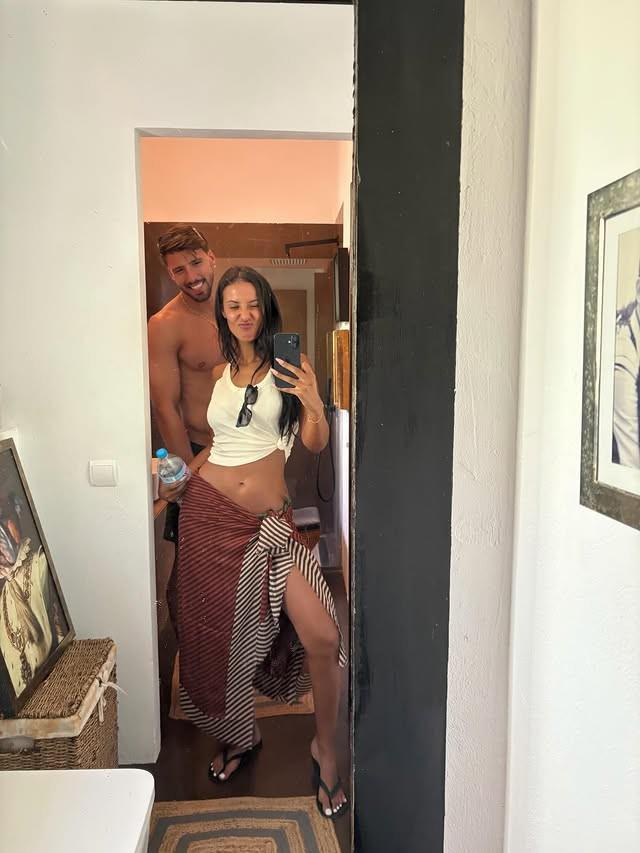 开云下载-女大三抱金砖，鲁本-迪亚斯和女友一同在葡萄牙度过假期